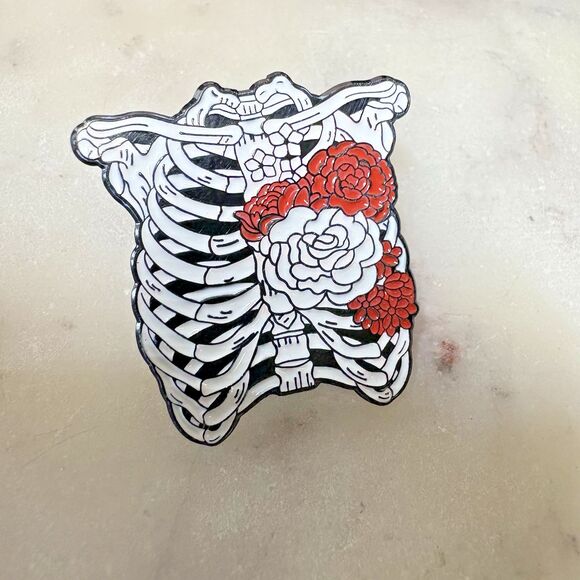 ❤️Ribcage with Roses Anatomical Pin – Gothic Romantic Statement Fashion Jewelry - Picture 3 of 4